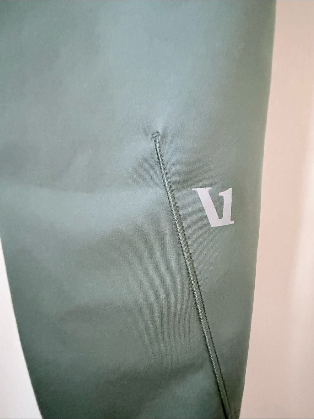 NWOT Vuori Uplift Evolve 7/8 Leggings in Fern - Picture 10 of 14
